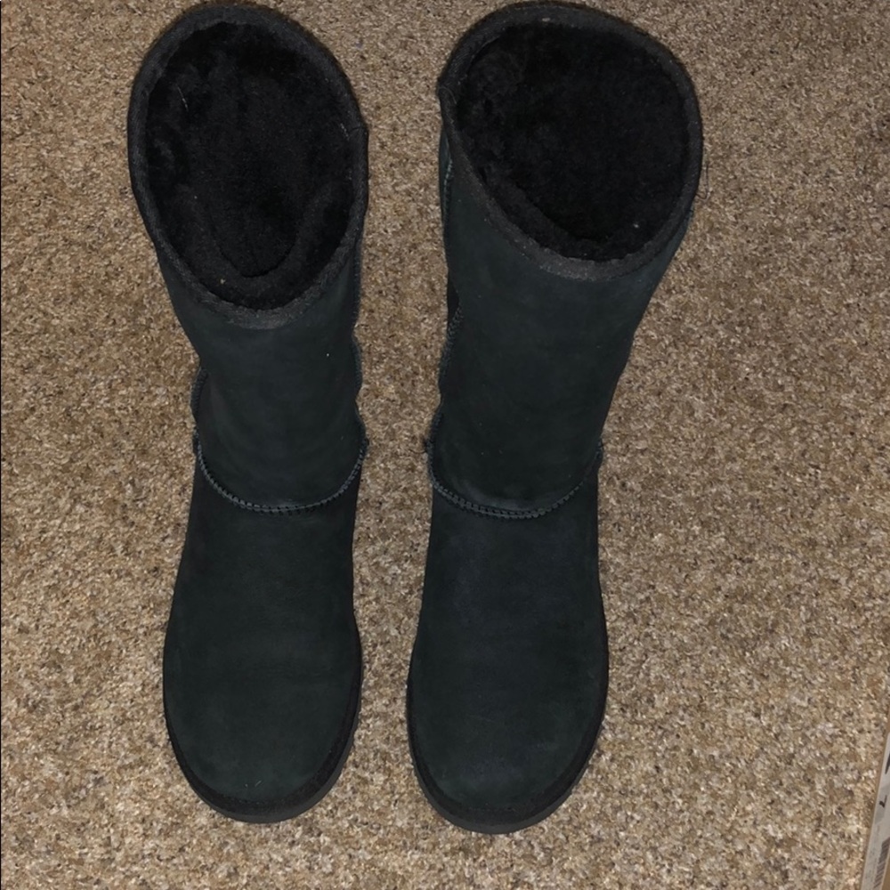 Size 7 Classic Tall Uggs - Picture 3 of 5